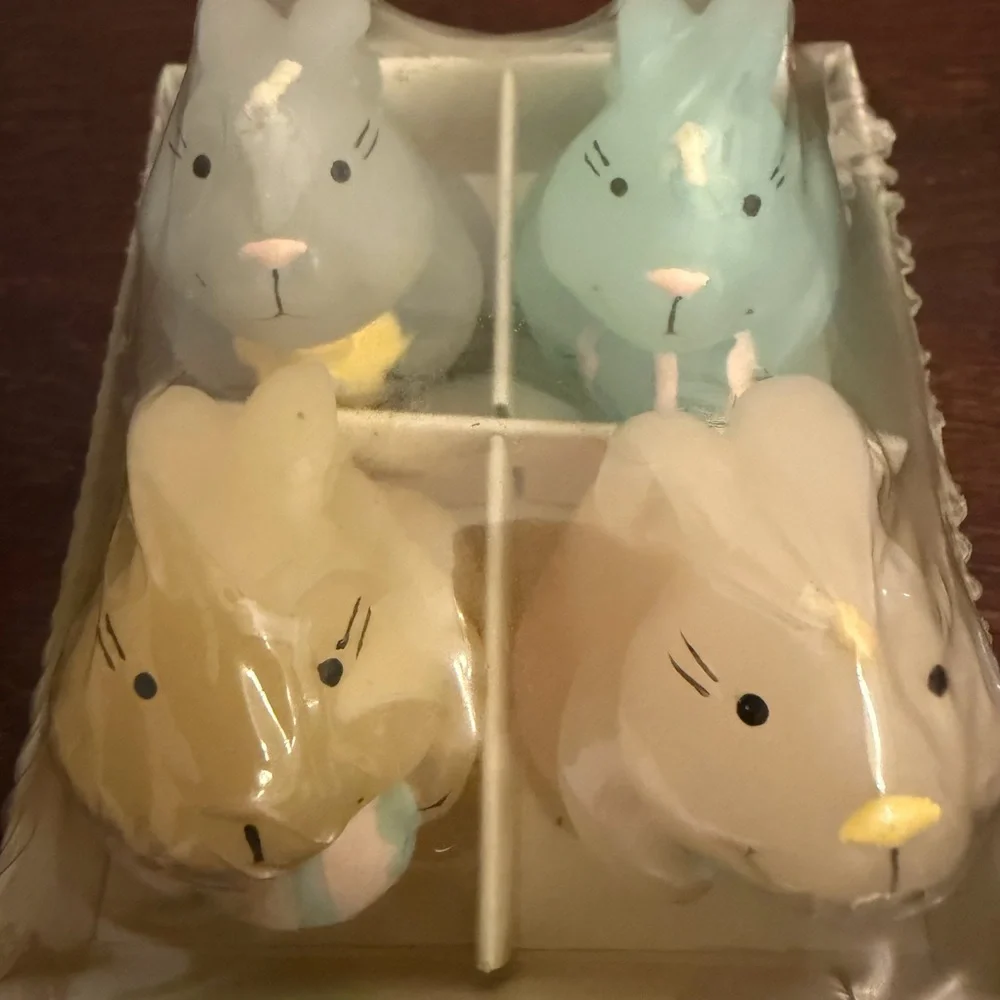 Vintage White Barn Easter Miniature Candles Bunny Rabbits Colorful 4 Candles New